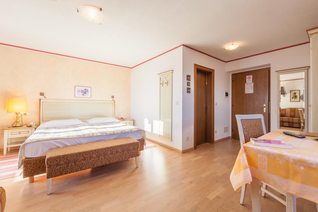 Hotel Schopfenhof San Candido Extérieur photo